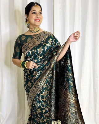 ESOMIC Striped Banarasi Pure Silk Saree(Green)