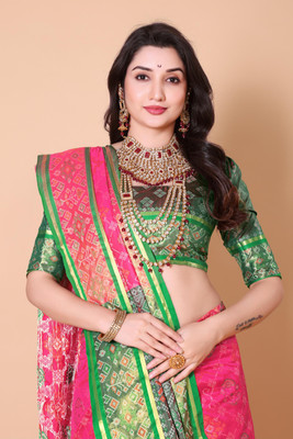 RIVETSTYLE Woven Patola Silk Blend Saree(Pink)