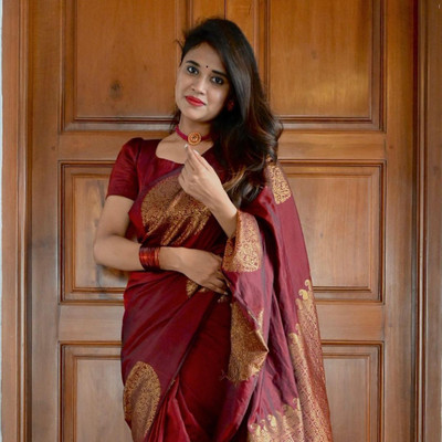 SMDesignere Woven Banarasi Silk Blend Saree(Maroon)