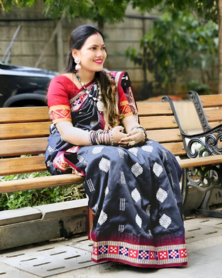 Sijileen Temple Border, Woven Sambalpuri Silk Blend Saree(Black)