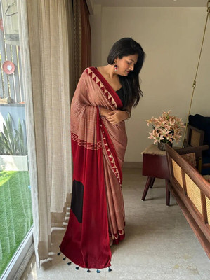 NavinyaVastra Printed Bollywood Silk Blend Saree(Black)