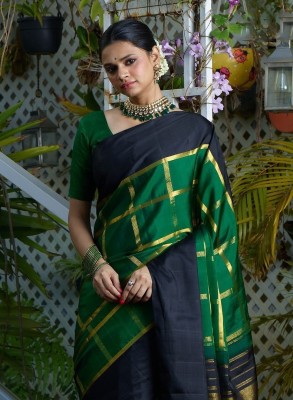 Niks Creation Self Design Banarasi Jacquard, Cotton Silk Saree(Green)