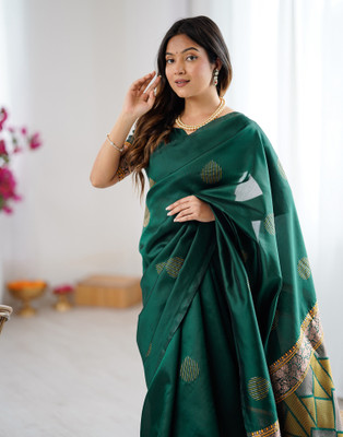 Samah Woven Banarasi Silk Blend Saree(Green, Gold)