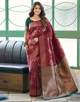 PRIMENIKS Woven, Embellished, Self Design Banarasi Silk Blend, Jacquard Saree(Maroon)