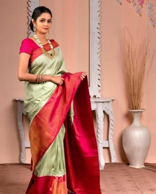 PITHAVADIWALA Woven, Animal Print, Embroidered, Floral Print, Hand Painted, Printed, Solid/Plain, Applique Kanjivaram Jacquard, Pure Silk Saree(Light Green)