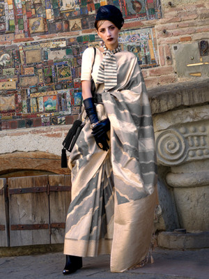 Divastri Woven Banarasi Silk Blend Saree(Grey)