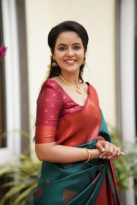 Fashmode Creation Woven Kanjivaram Art Silk, Jacquard Saree(Green)