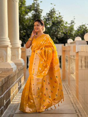 KASHTBHANJAN ETHNICWEAR Self Design Banarasi Satin Saree(Multicolor)