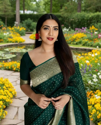 PARAMPARA CREATION Embroidered Banarasi Pure Silk Saree(Dark Green)