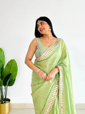 AVIRAT DESIGNER STUDIO Solid/Plain Kanjivaram Silk Blend Saree(Light Green)