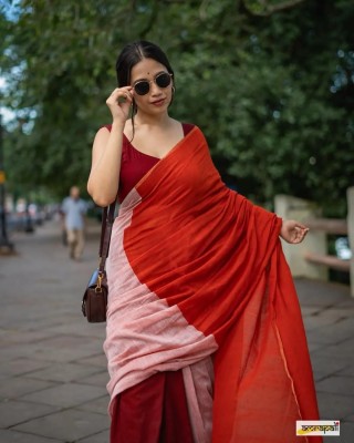 Ruuprekha Printed Handloom Cotton Blend Saree(Red)