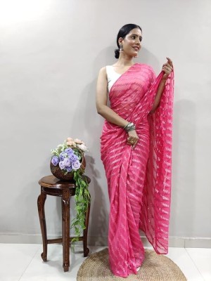 DREAM WORLD LIFESTYLE Solid/Plain Daily Wear Georgette Saree(Pink)