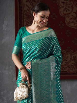 Divastri Woven Kanjivaram Silk Blend Saree(Light Green)