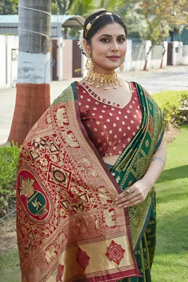 Priyashi Woven Kanjivaram Art Silk Saree(Green)