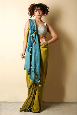 Lakshmi Boutique Self Design Handloom Cotton Blend Saree(Green, Dark Blue)