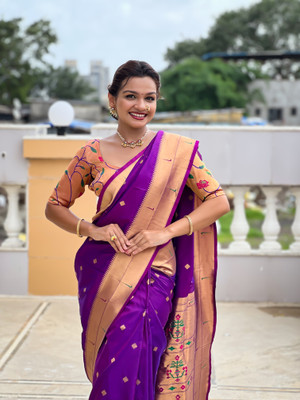 Yogik Creation Floral Print Paithani Silk Blend Saree(Purple)