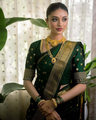 foundland Self Design Kanjivaram Silk Blend Saree(Green)