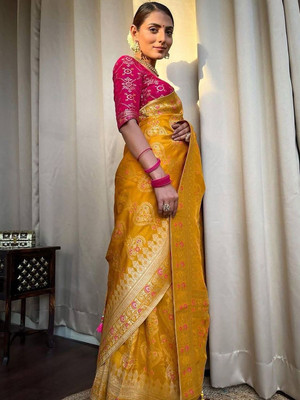 Moda Rapido Woven Daily Wear Silk Blend Saree(Yellow)