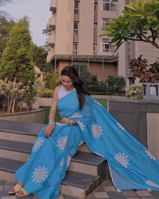 Myraani Floral Print Daily Wear Cotton Linen Saree(Light Blue, Multicolor)