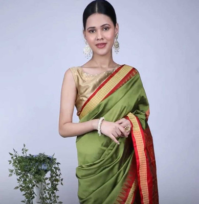 MHSareeDestination Temple Border, Solid/Plain Sambalpuri Pure Silk Saree(Black)