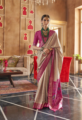 AVANSHEE Self Design Patola Silk Blend Saree(Cream)