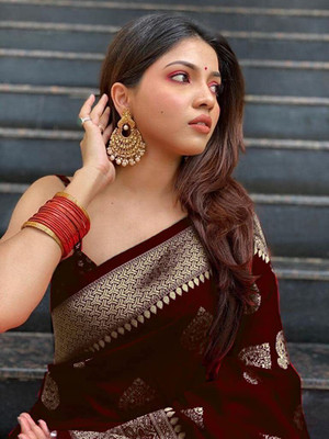 AMARQUEEN Woven Kanjivaram Jacquard, Art Silk Saree(Maroon)