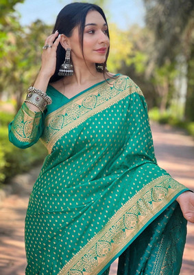 AVANTIKA FASHION Woven Kanjivaram Pure Silk, Art Silk Saree(Light Green)