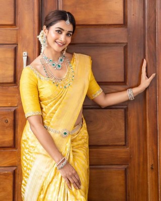 KanjiQueen Woven Kanjivaram Silk Blend Saree(Yellow)