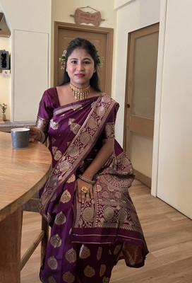 VIBHAGYAA Woven Kanjivaram Pure Silk, Jacquard Saree(Purple)