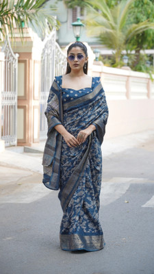 MIRCHI FASHION Printed, Embellished Kalamkari Cotton Silk, Silk Blend Saree(Blue, White)