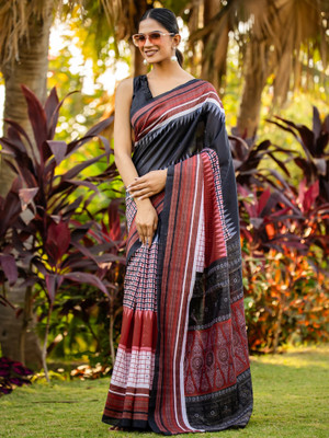 Divastri Printed Sambalpuri Silk Blend Saree(Black)