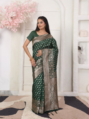Tasrika Floral Print, Woven Banarasi Silk Blend Saree(Green)
