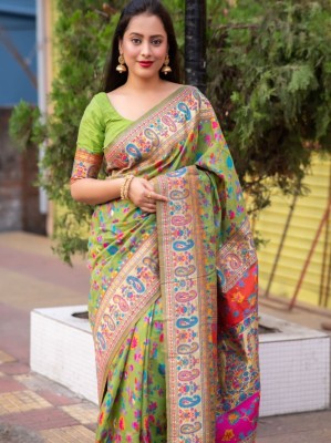 Manokamna Floral Print Kanjivaram Silk Blend Saree(Light Green)