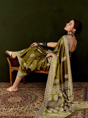 Divastri Printed Bollywood Cotton Blend Saree(Light Green)