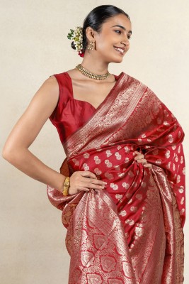 SUBHAM Woven, Embellished Banarasi Silk Blend Saree(Red, Gold)