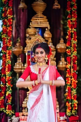 SLAGHA Woven Handloom Cotton Blend Saree(Red, White)