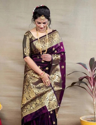 pavitra fashion Embroidered Kasavu Jacquard Saree(Maroon)