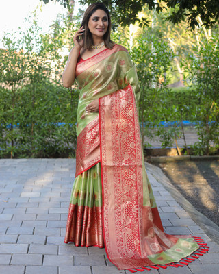 Divastri Floral Print Kanjivaram Silk Blend Saree(Green)