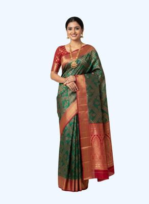 SHOOBHA Floral Print, Woven Banarasi Silk Blend Saree(Dark Green, Red)