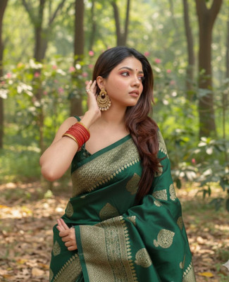 PARAMPARA CREATION Embroidered Banarasi Pure Silk Saree(Dark Green)