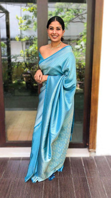 UNIVERSAL DESIGNER STUDIO Self Design Banarasi Jacquard Saree(Light Blue)
