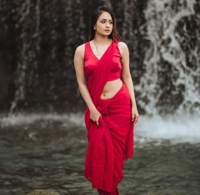 kashvi sarees Solid/Plain Daily Wear Chiffon, Georgette Saree(Red)
