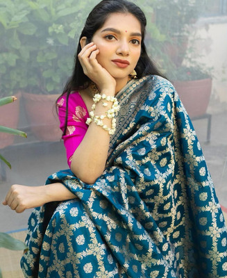 RUHKURSH Woven Kanjivaram Silk Blend Saree(Multicolor)