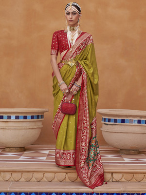Sareemall Self Design Patola Silk Blend Saree(Green)