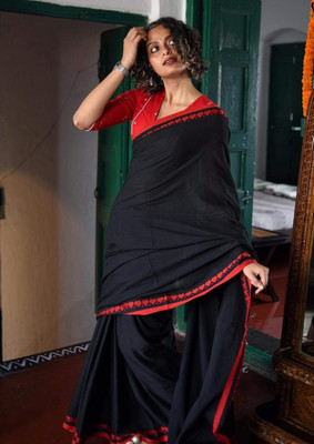 PRAVATI FASHION Solid/Plain Handloom Pure Cotton Saree(Black, Red)