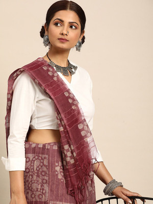 Taavi Self Design Bollywood Silk Blend Saree(Maroon)