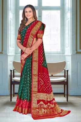 Rudra Fab Self Design Bandhani Pure Silk Saree(Green, Red)