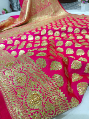 LYANNA Woven, Embellished Banarasi Handloom Silk Blend Saree(Pink, Gold)
