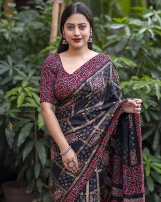 SSHAGUN LIFESTYLE Printed Patola Silk Blend Saree(Black)