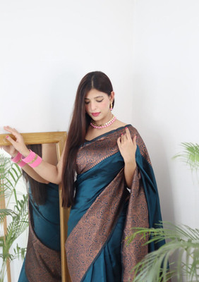 Bhakti Creative Solid/Plain Banarasi Silk Blend Saree(Blue)